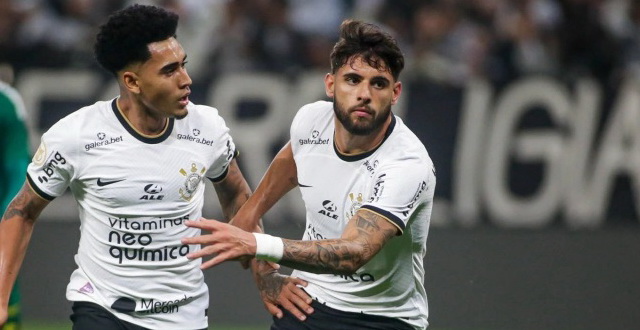 Corinthians negocia venda de Du Queiroz em movimento para manter Yuri Alberto